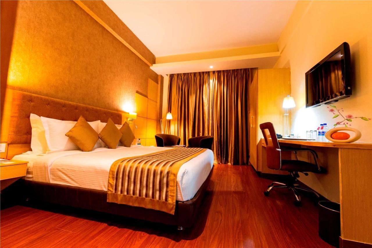Hotel Ramada Neemrana Exterior foto