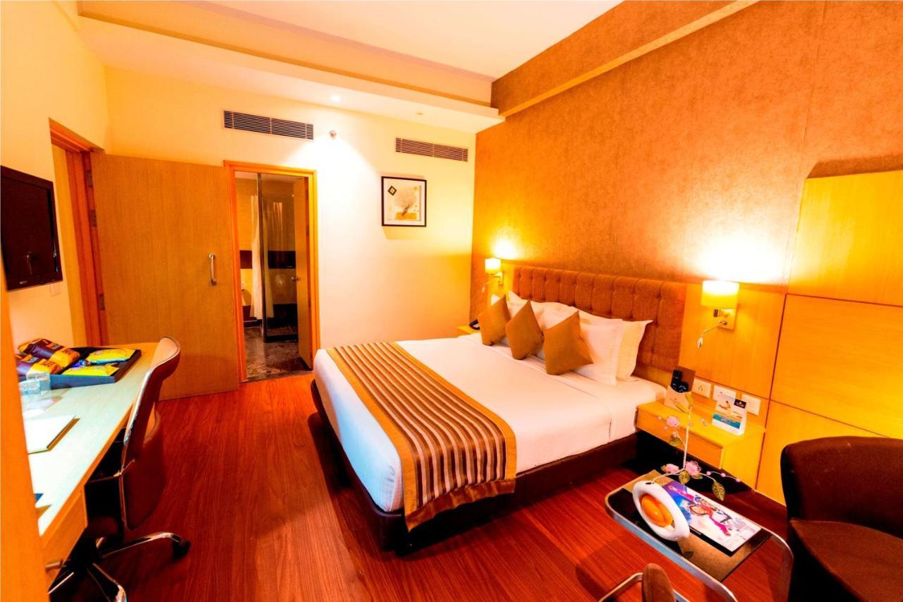 Hotel Ramada Neemrana Exterior foto