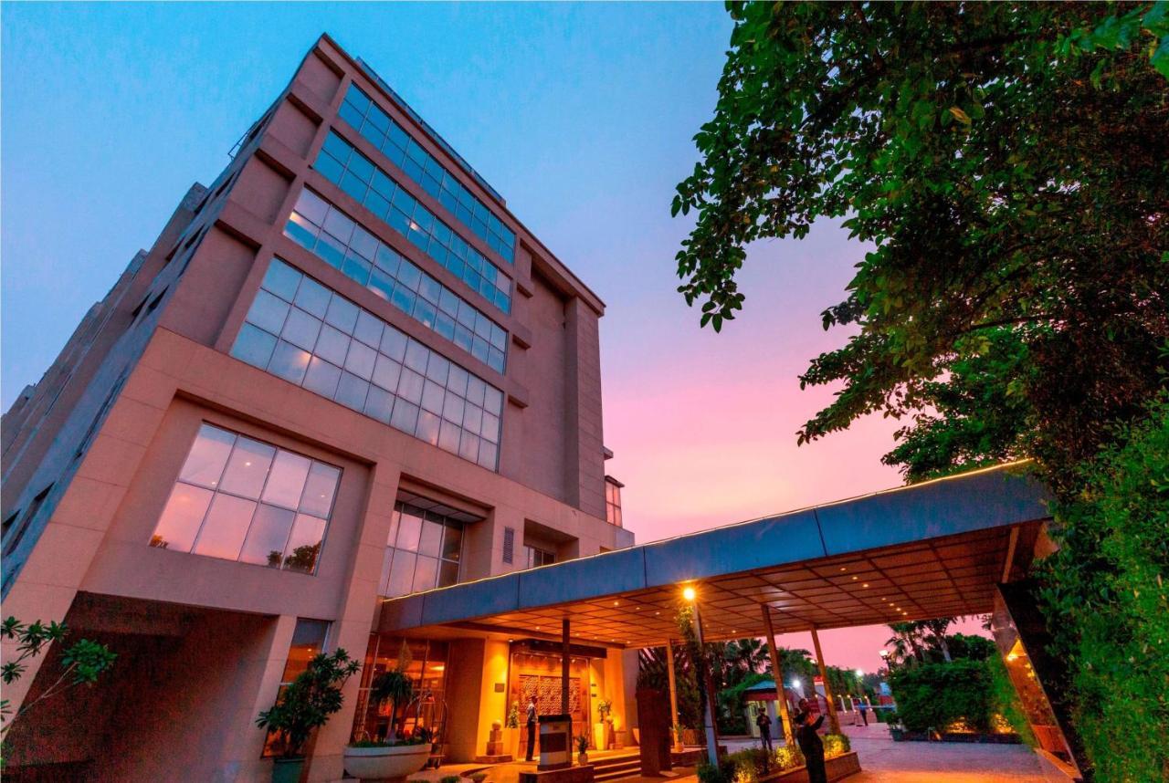 Hotel Ramada Neemrana Exterior foto