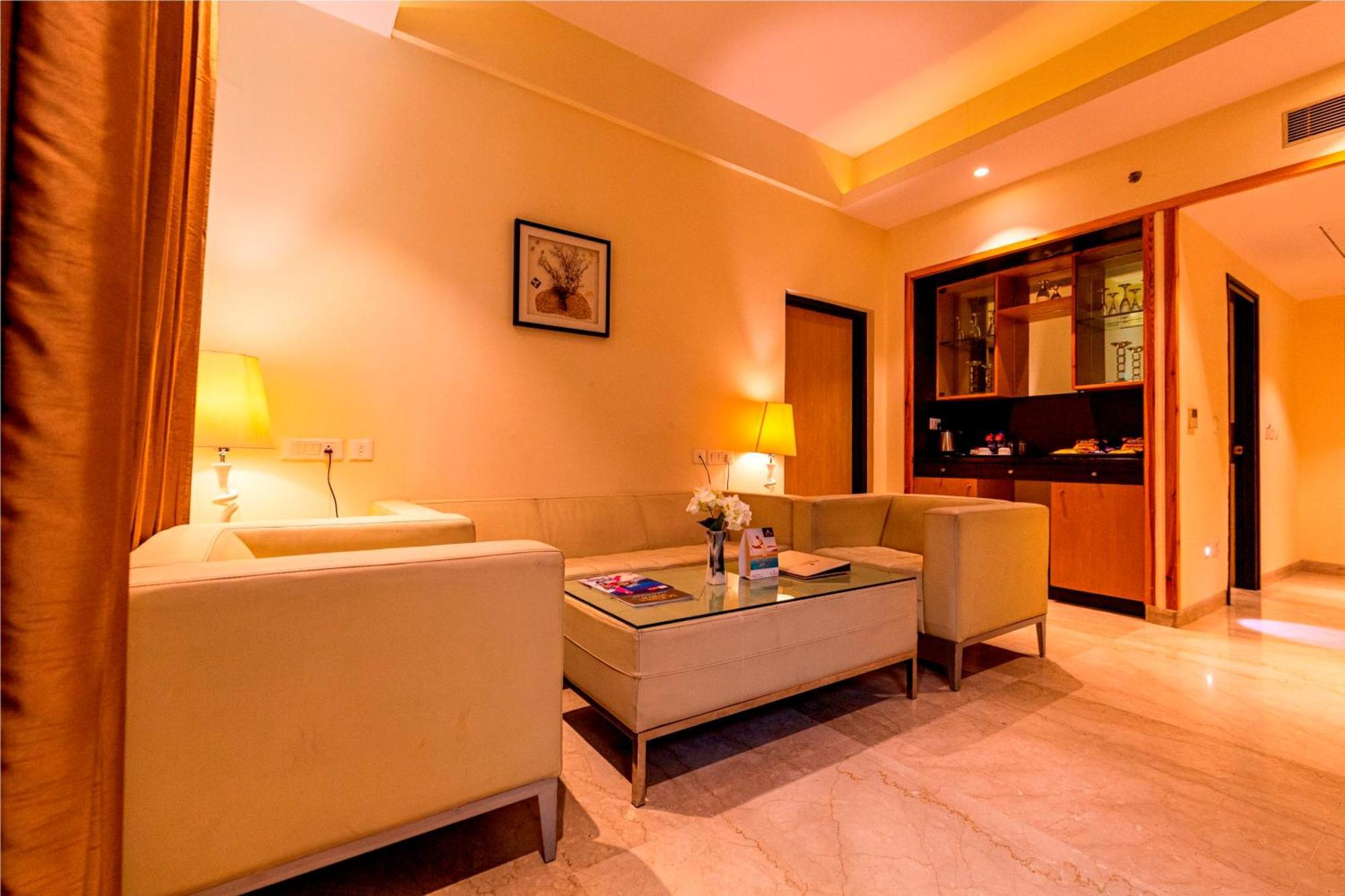 Hotel Ramada Neemrana Exterior foto